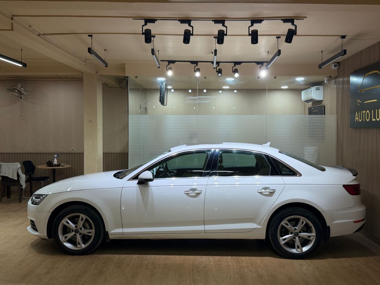 Audi A4 view 5