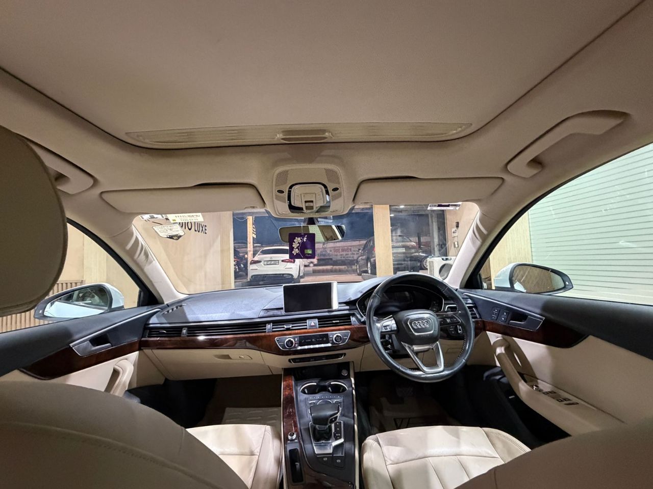 Audi A4 view 7