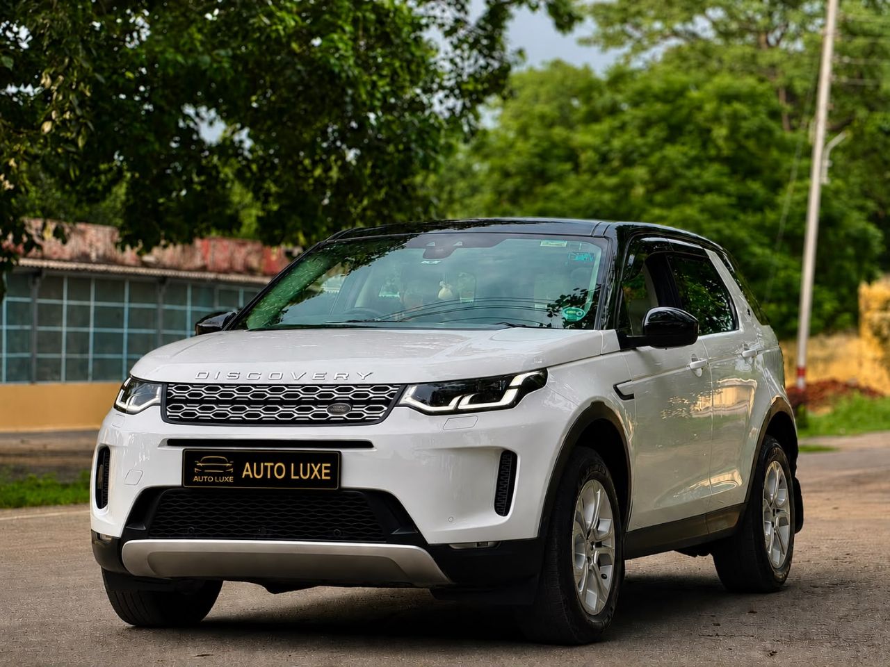 Land Rover Discovery view 2