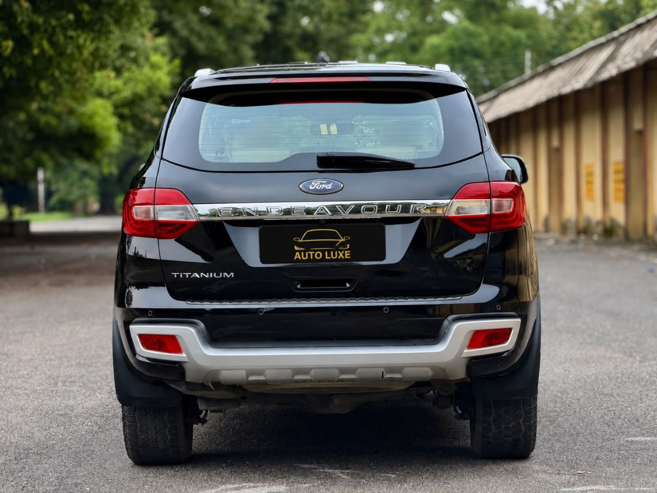 Ford Endeavour view 4