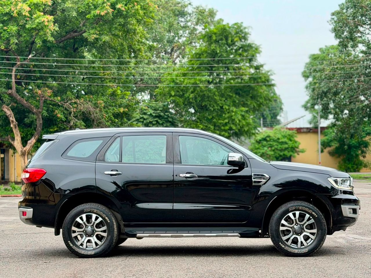Ford Endeavour view 2