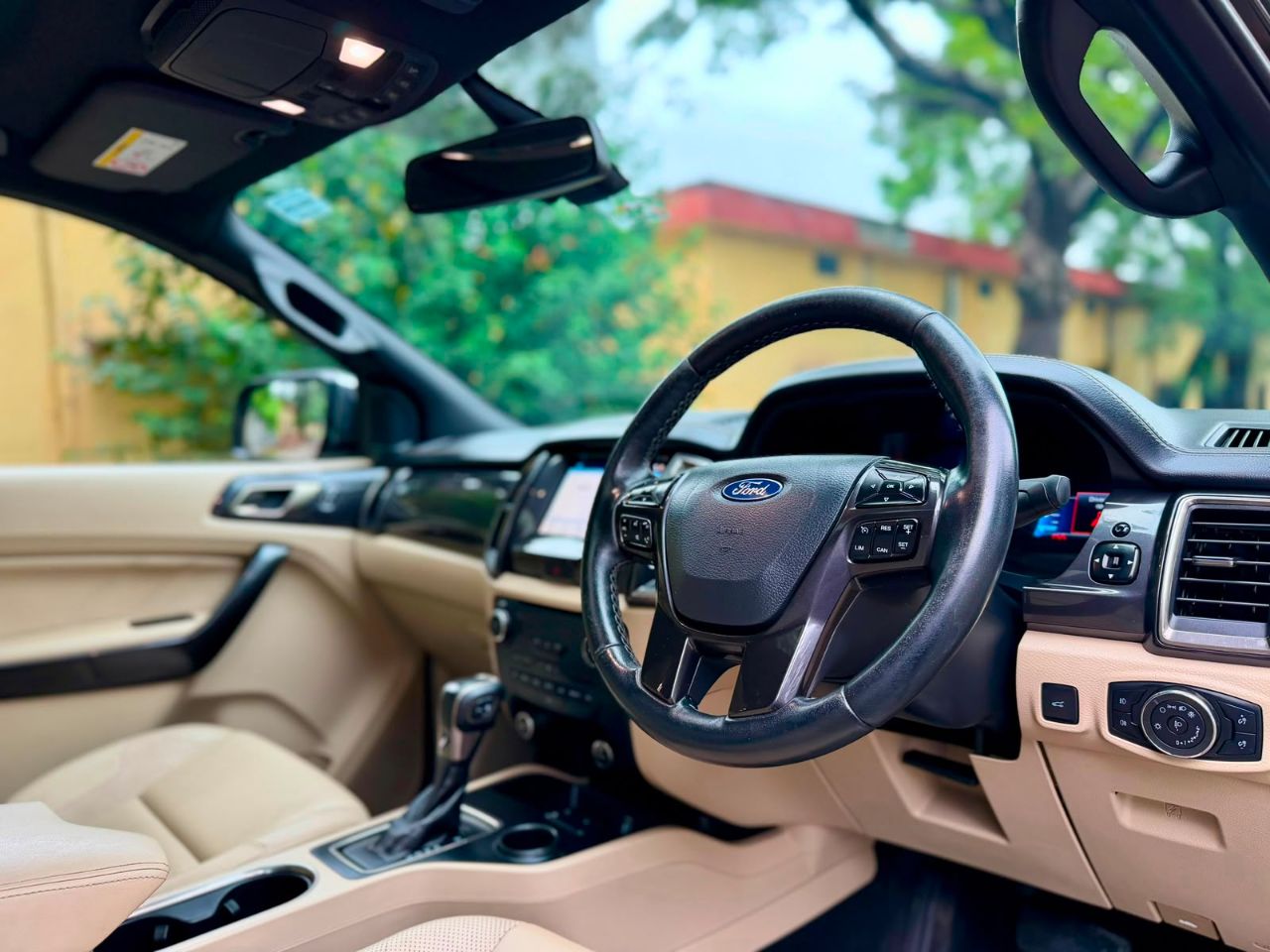 Ford Endeavour view 5
