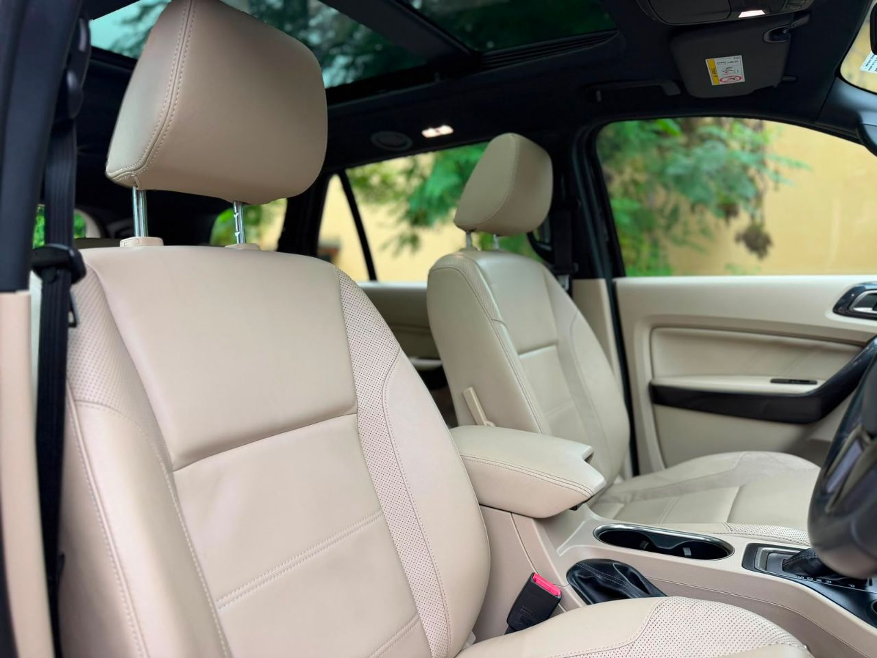 Ford Endeavour view 7