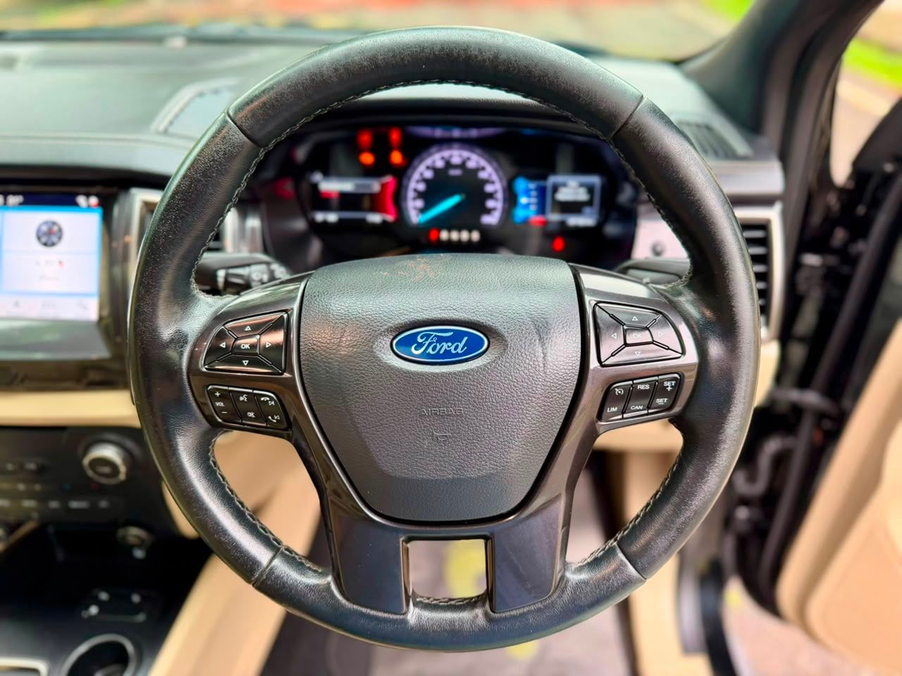 Ford Endeavour view 9