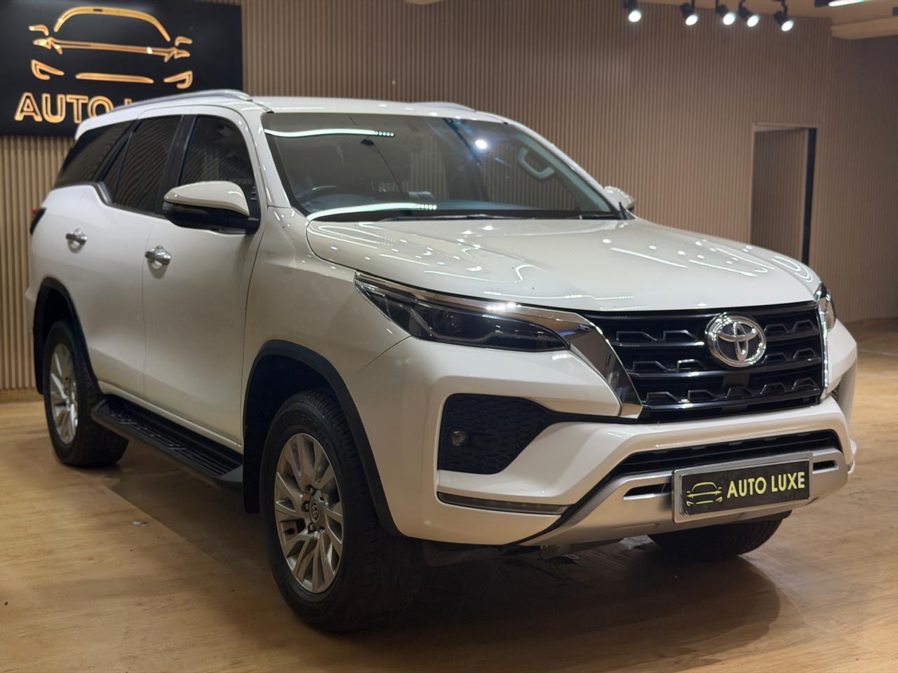 Toyota Fortuner view 3