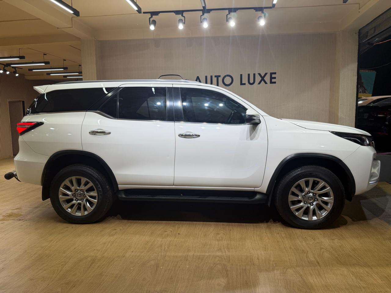 Toyota Fortuner view 5