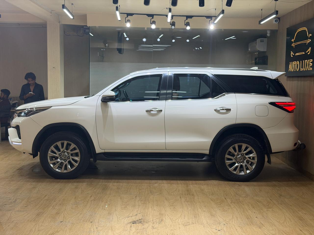 Toyota Fortuner view 6