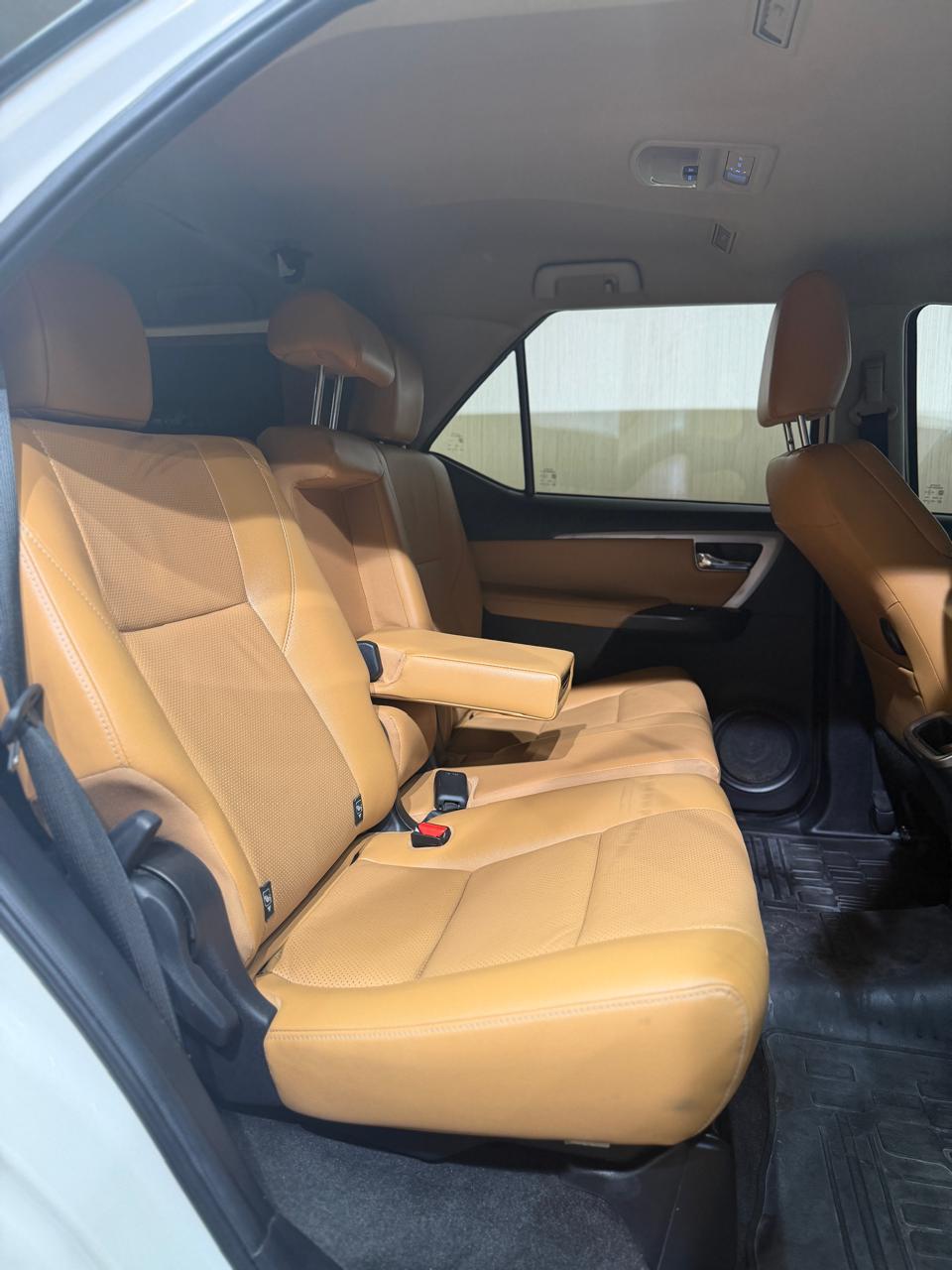 Toyota Fortuner view 9