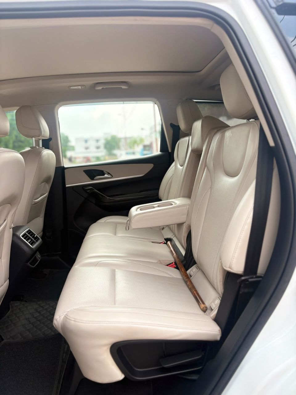 Mahindra XUV 700 AX7L view 8