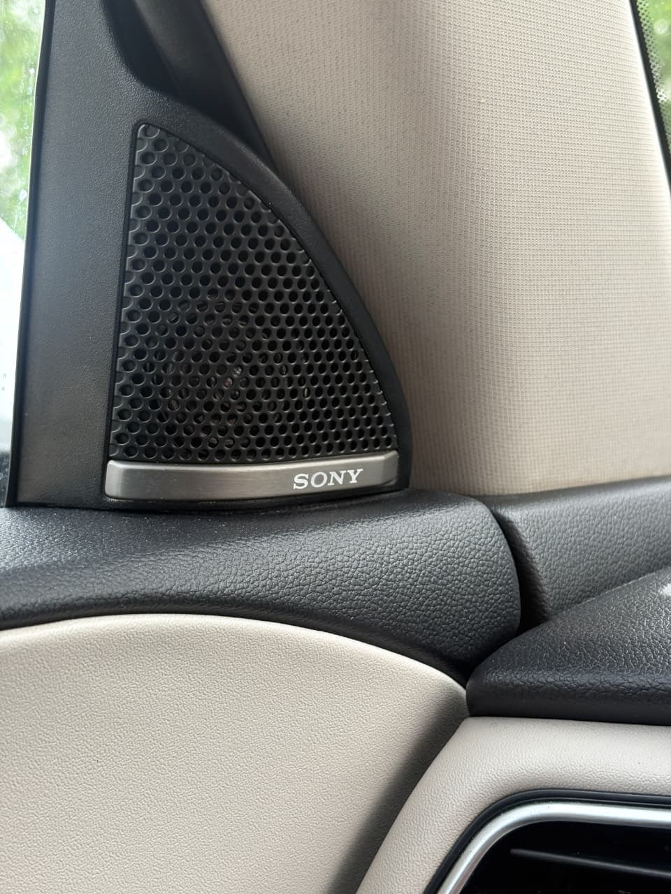 Mahindra XUV 700 AX7L view 10