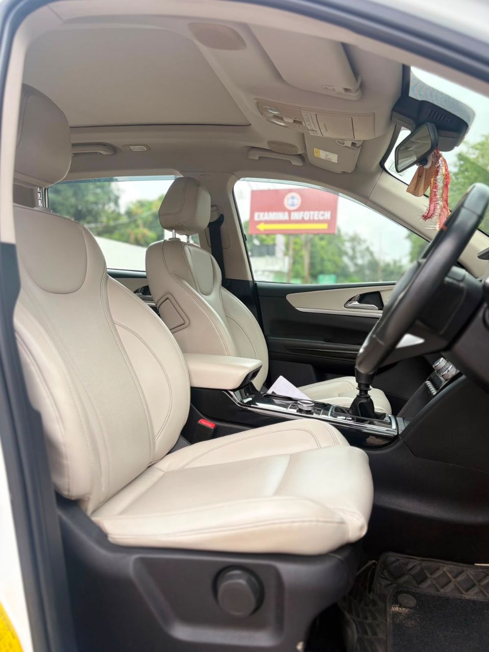Mahindra XUV 700 AX7L view 7