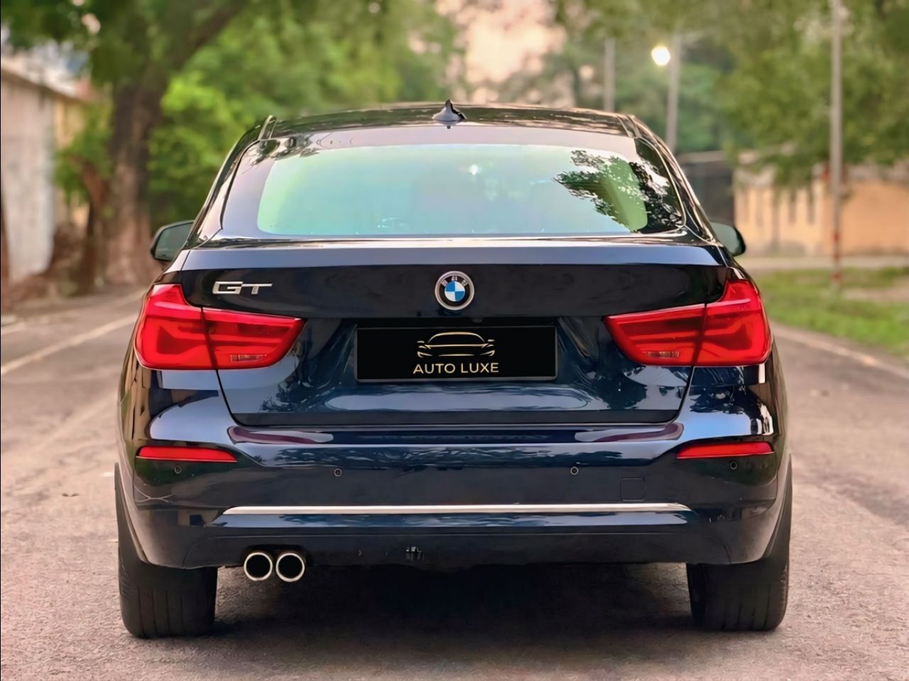 BMW 520d Luxury Line view 4