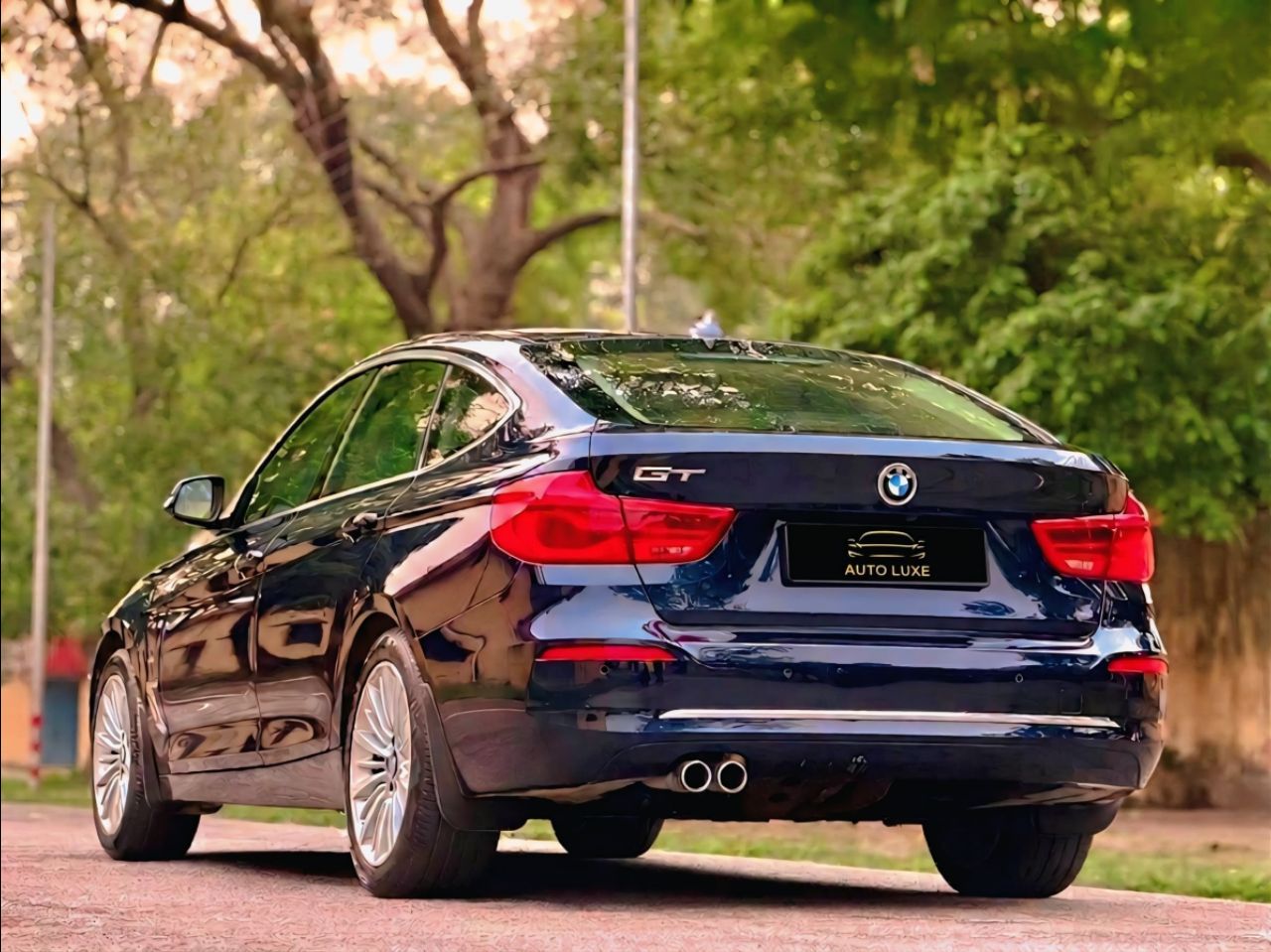 BMW 520d Luxury Line view 6
