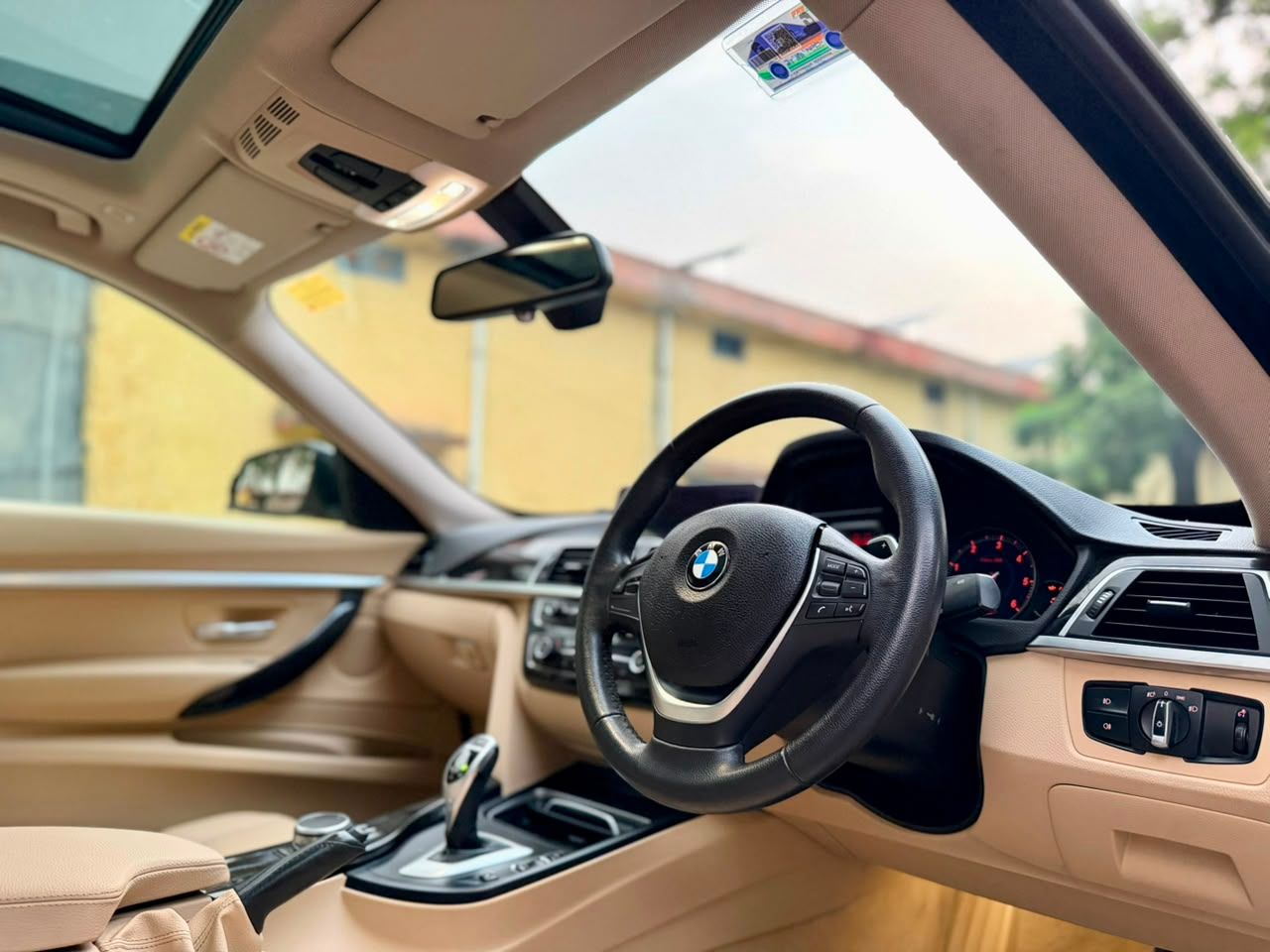 BMW 520d Luxury Line view 8