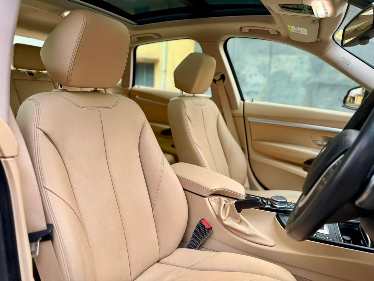 BMW 520d Luxury Line view 10