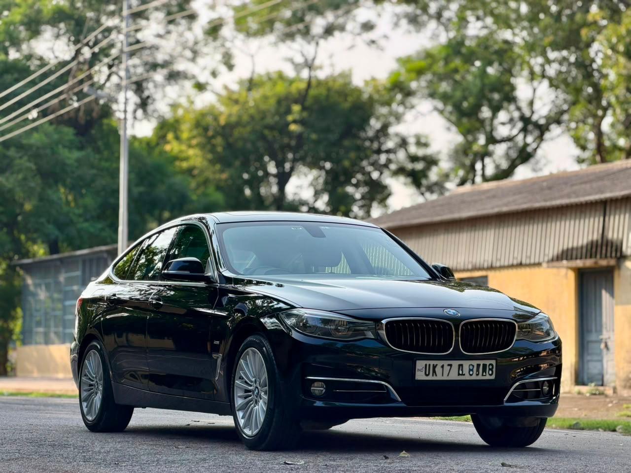 BMW 320GT 2017 view 2