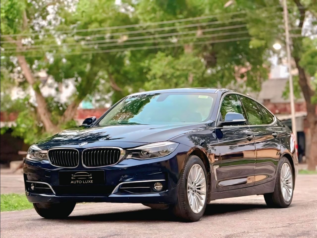 BMW 320GT 2017 view 3