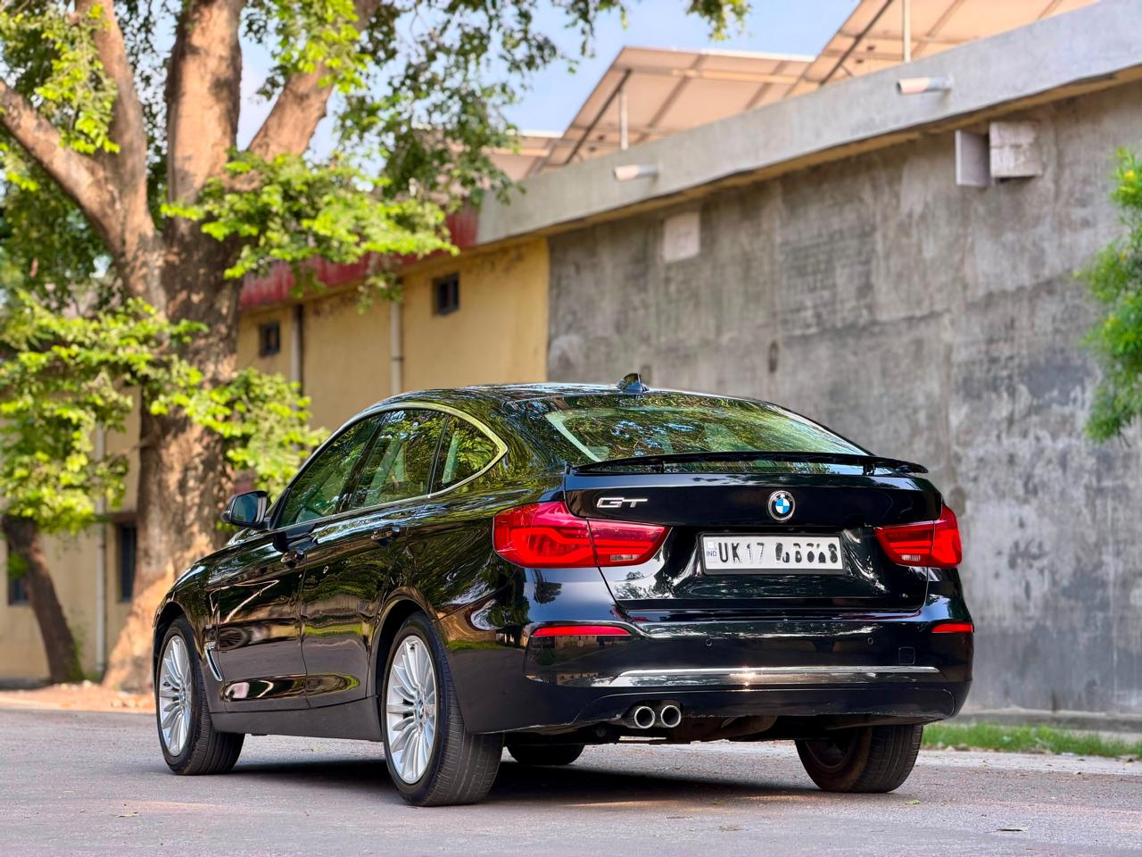 BMW 320GT 2017 view 4