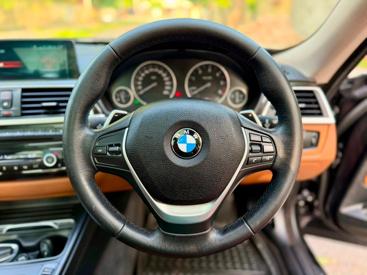 BMW 320GT 2017 view 9