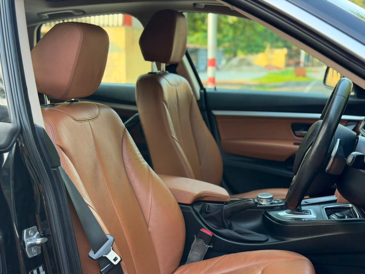 BMW 320GT 2017 view 7