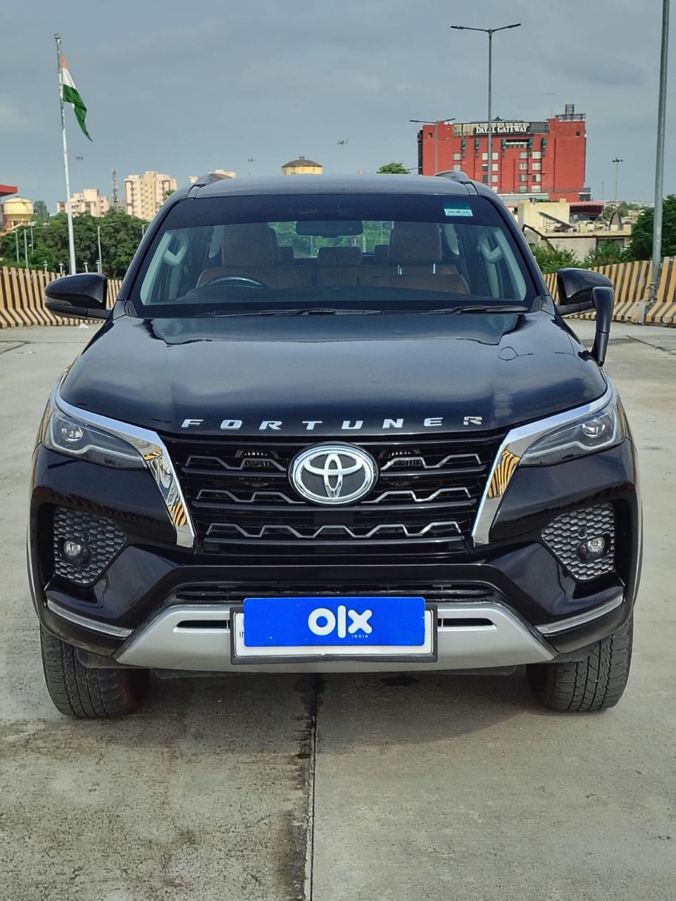 Toyota Fortuner 4X2 Automatic 2023 view 2