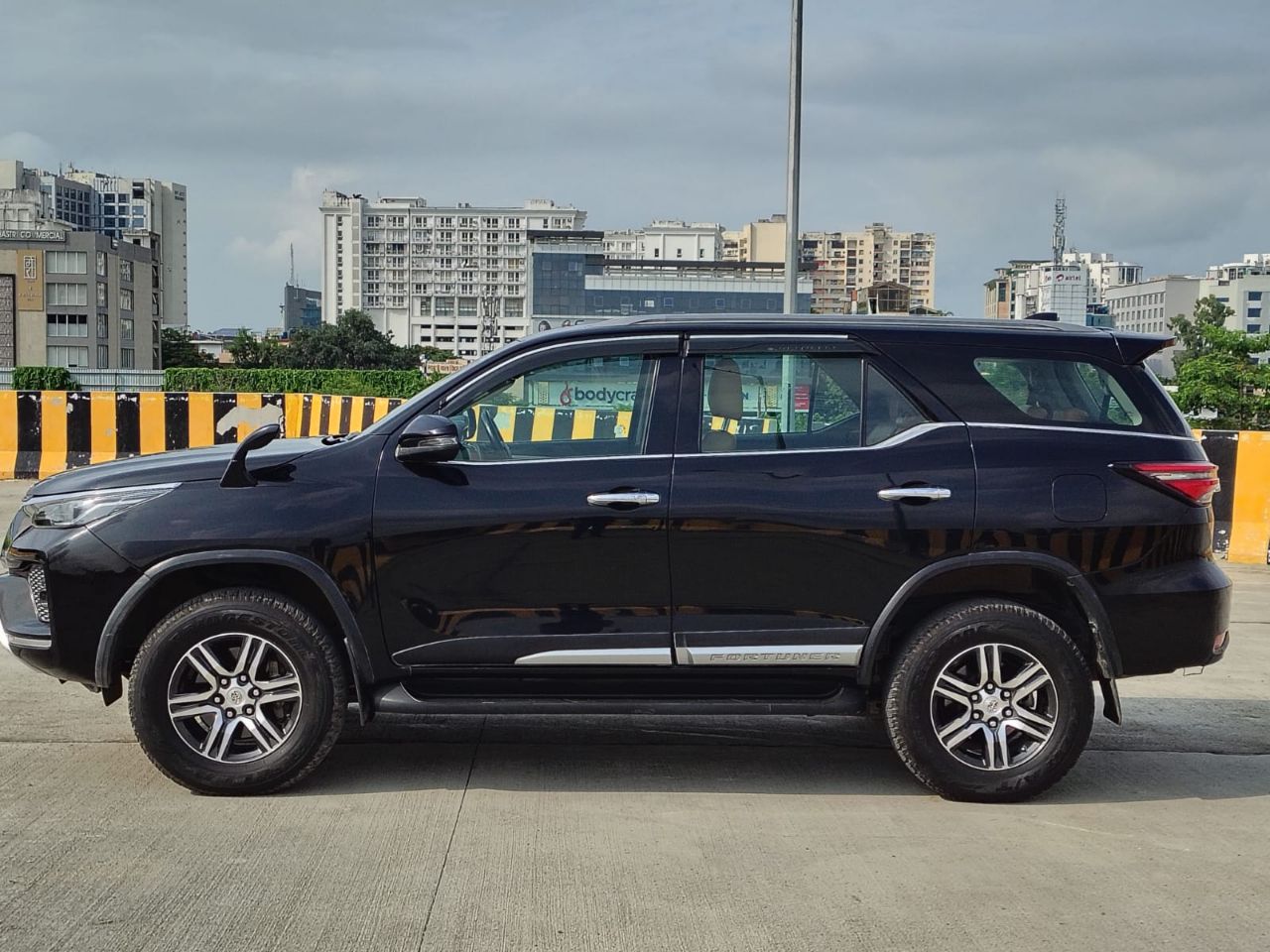 Toyota Fortuner 4X2 Automatic 2023 view 4