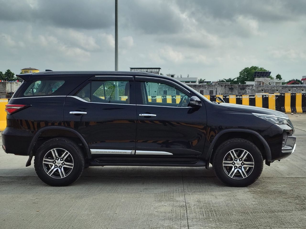 Toyota Fortuner 4X2 Automatic 2023 view 5