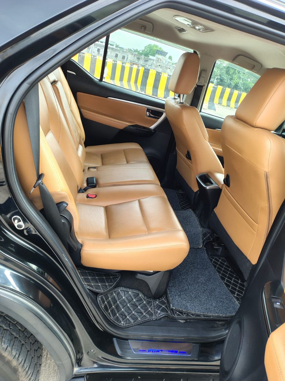 Toyota Fortuner 4X2 Automatic 2023 view 6