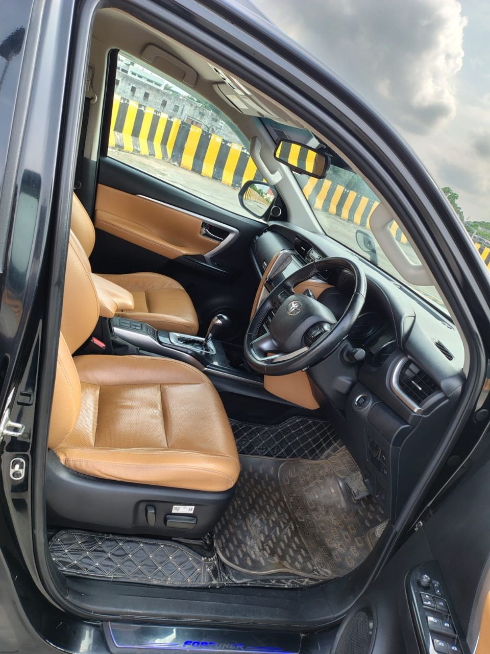 Toyota Fortuner 4X2 Automatic 2023 view 9