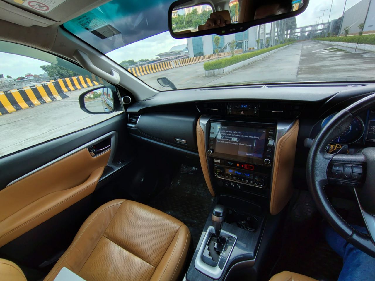 Toyota Fortuner 4X2 Automatic 2023 view 10