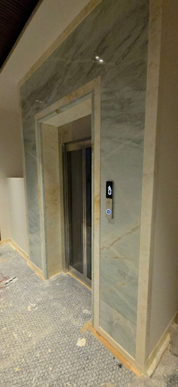 S P Gold Elevator