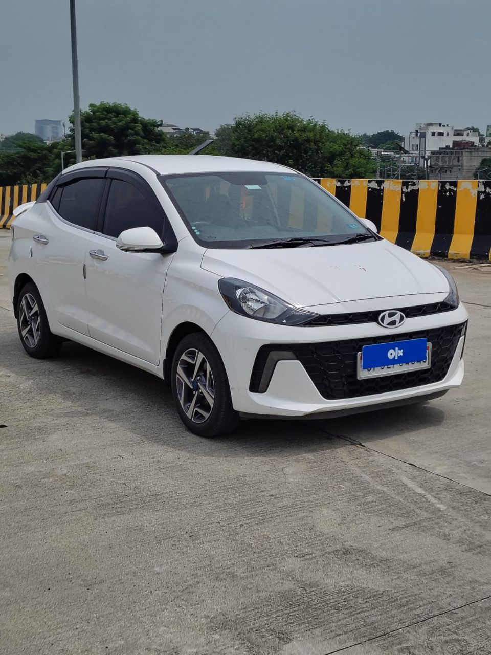 Hyundai Aura SX CNG 2023 view 2