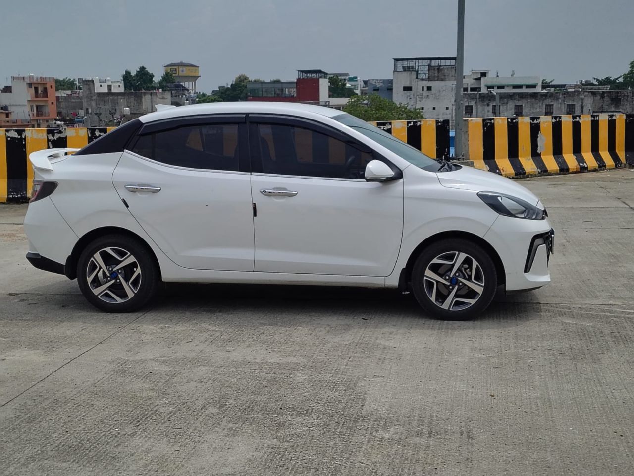 Hyundai Aura SX CNG 2023 view 4