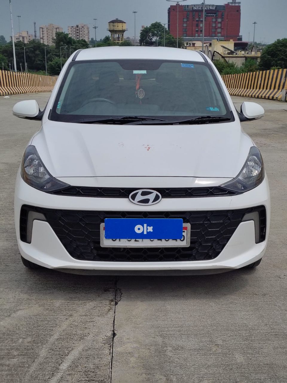 Hyundai Aura SX CNG 2023 view 8