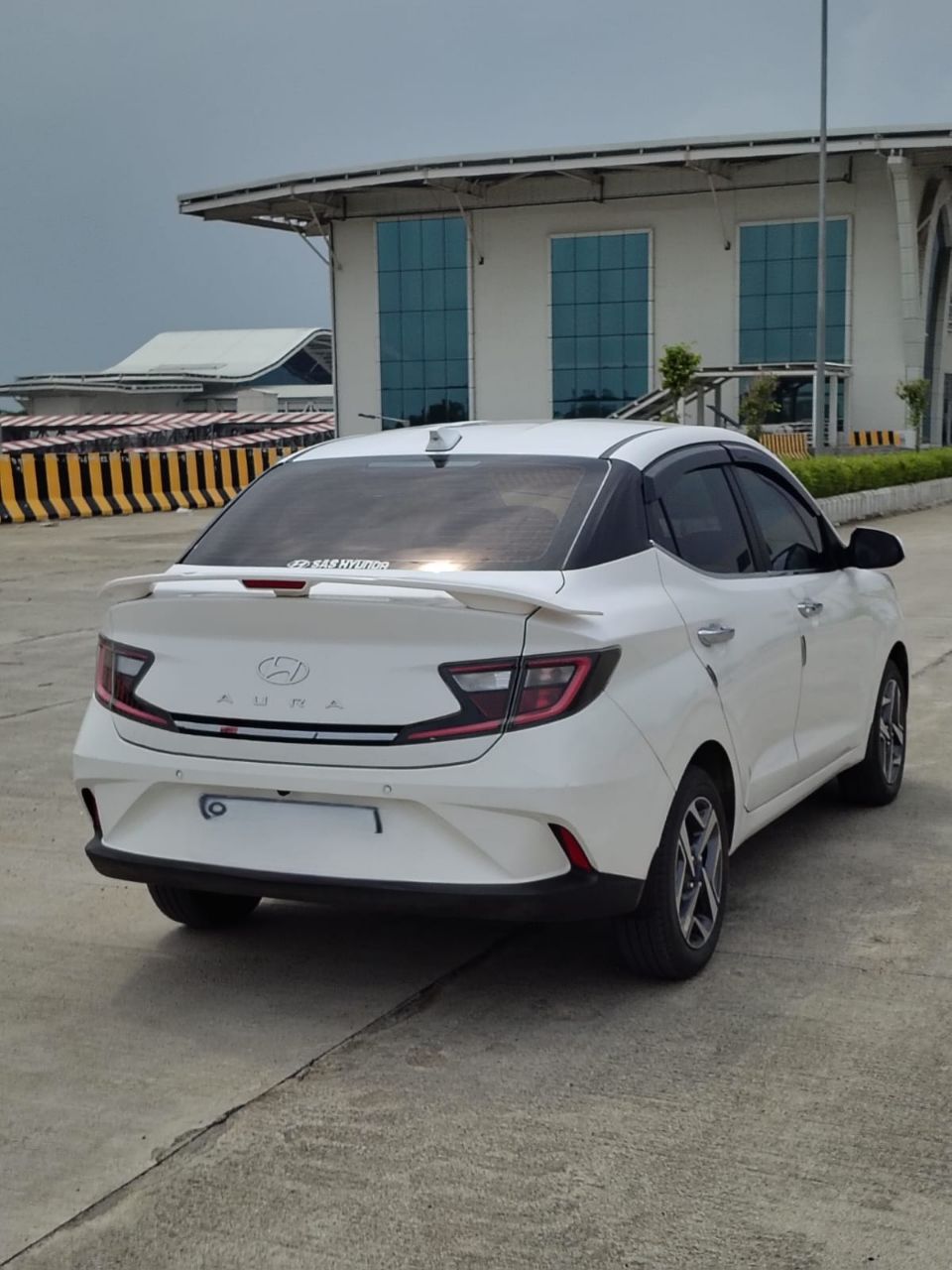 Hyundai Aura SX CNG 2023 view 7