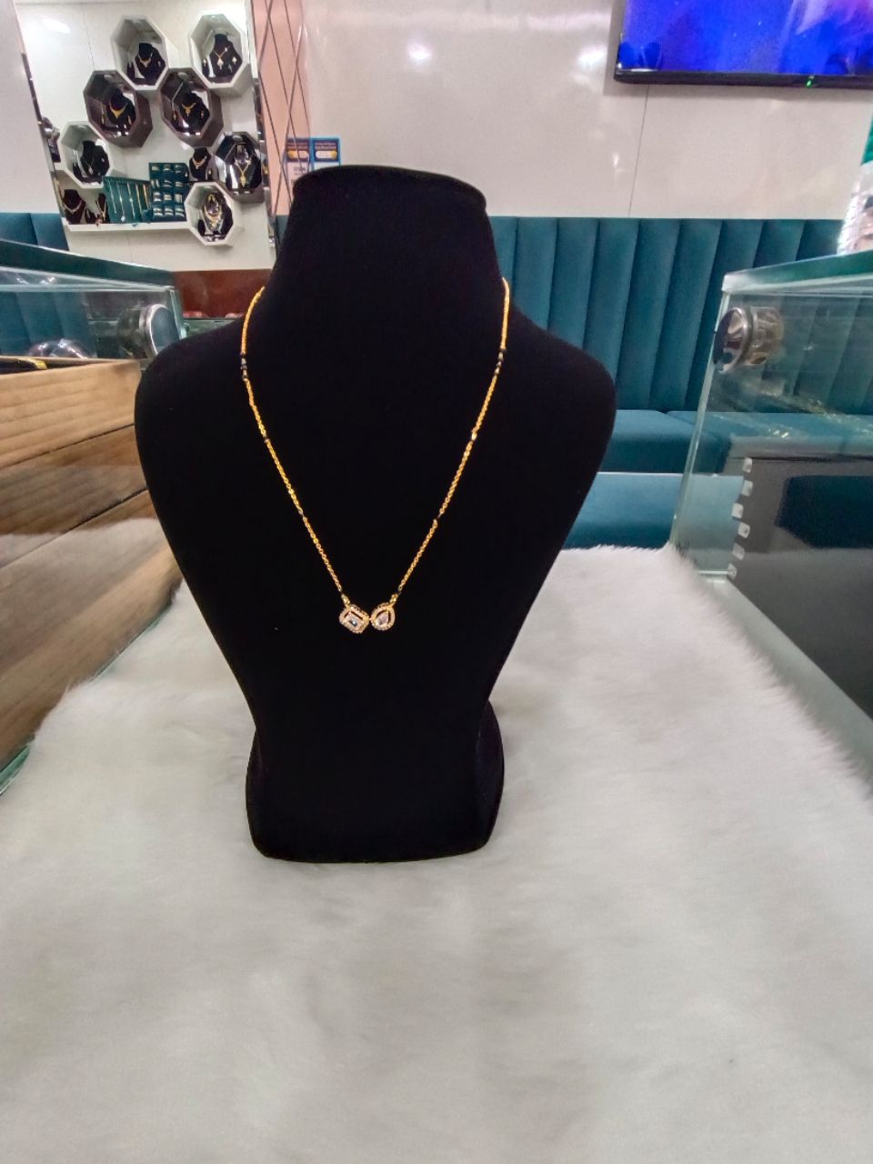 Mangalsutra 008 view 3