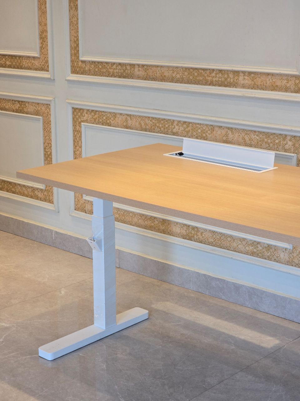 Teknion Dual Motors Height Adjustable Desk view 8