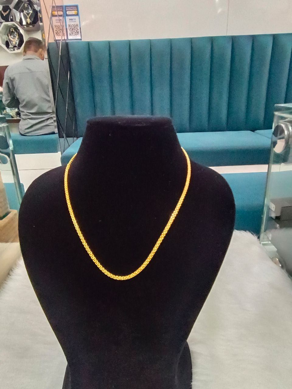 Gold Chain 45 view 3