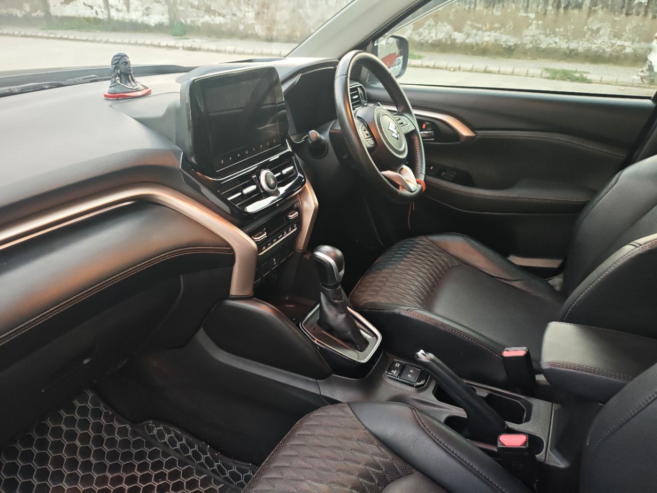 Suzuki Grand Vitara Strong Hybrid Alpha Plus 2023 view 5