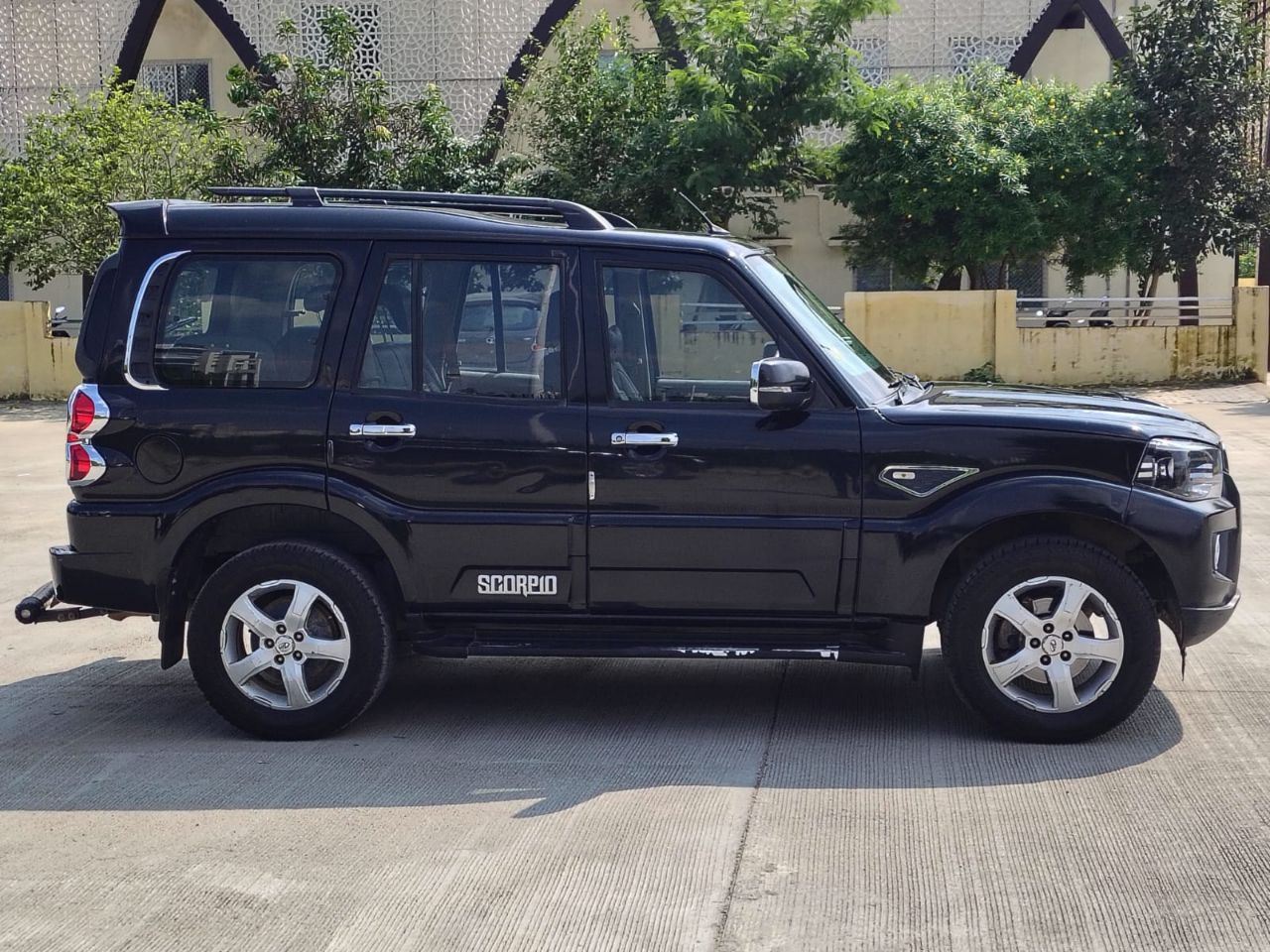 Mahindra Scorpio S5 converted To S11 view 3