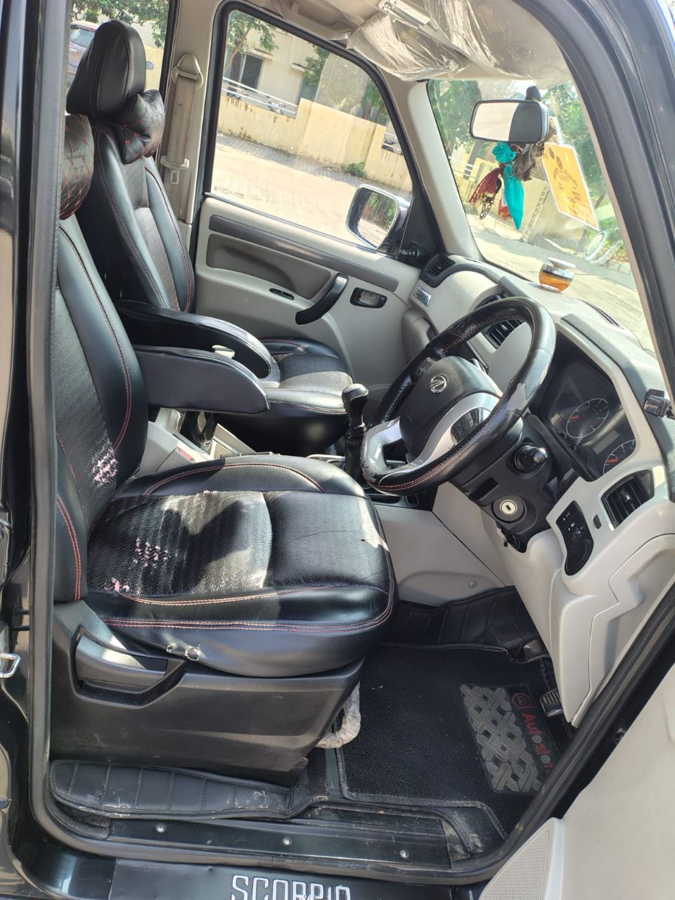 Mahindra Scorpio S5 converted To S11 view 5
