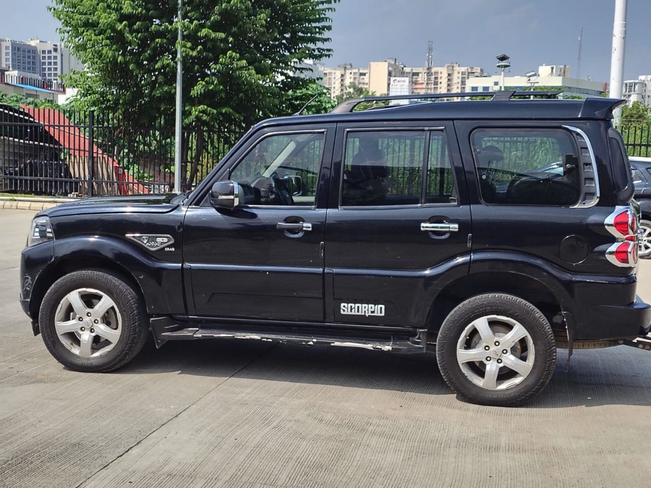 Mahindra Scorpio S5 converted To S11 view 4