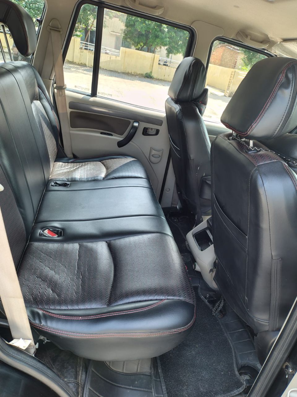 Mahindra Scorpio S5 converted To S11 view 6