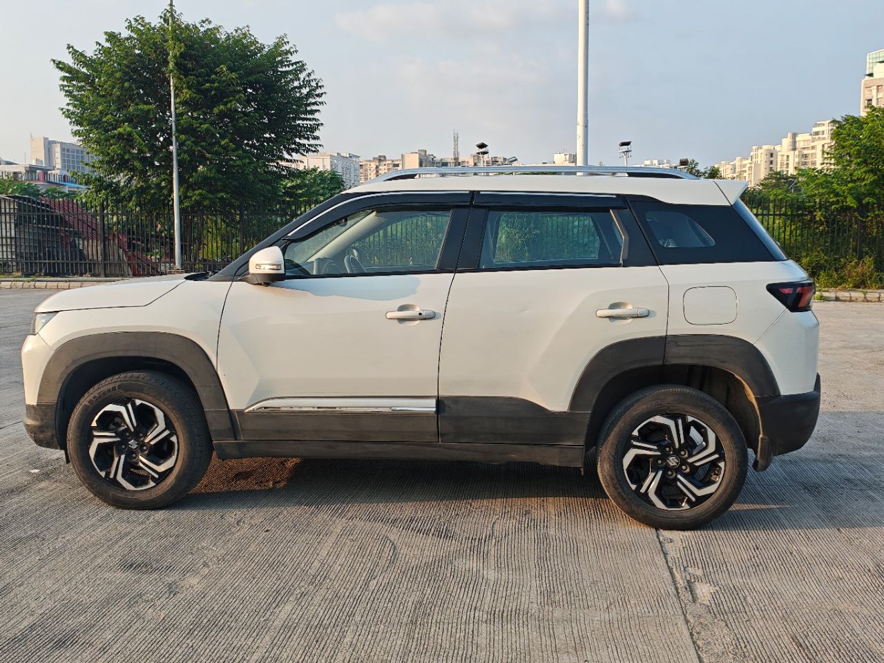 Suzuki Vitara Brezza Zxi Plus 2022 view 4