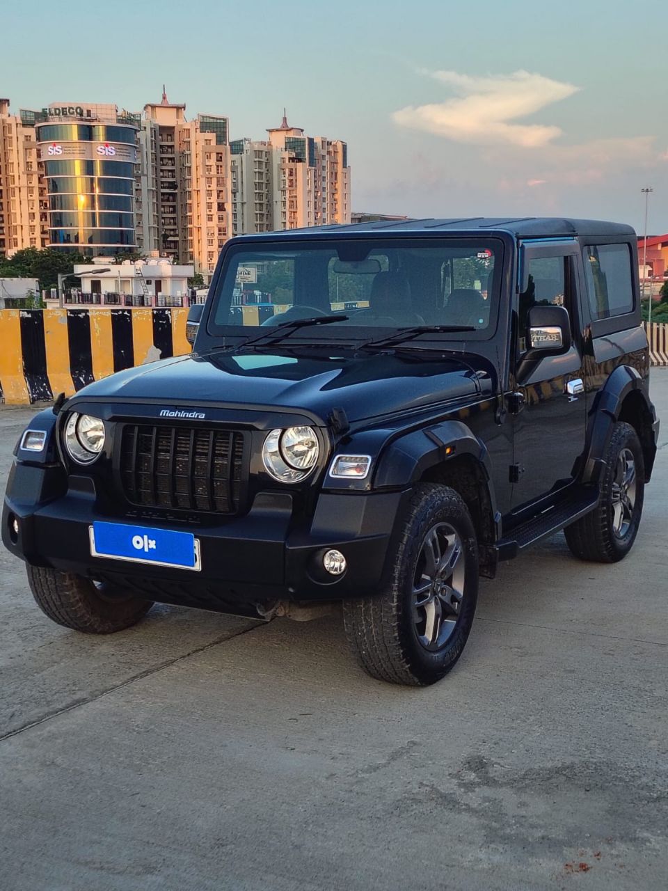 Mahindra Thar 4x4 MT 2024 UP78 view 3