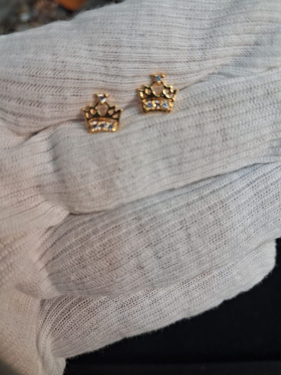 Crown Design Earrings view 2