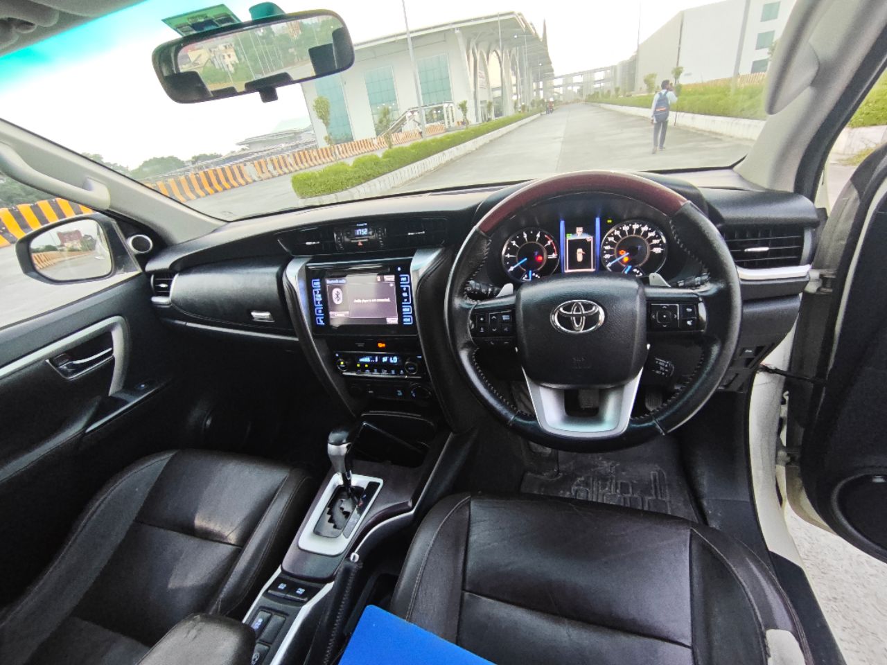 Toyota Fortuner 4X4 Automatic 2018 view 5
