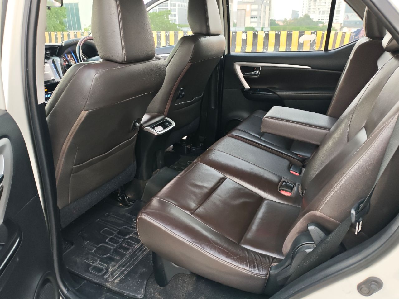 Toyota Fortuner 4X4 Automatic 2018 view 4