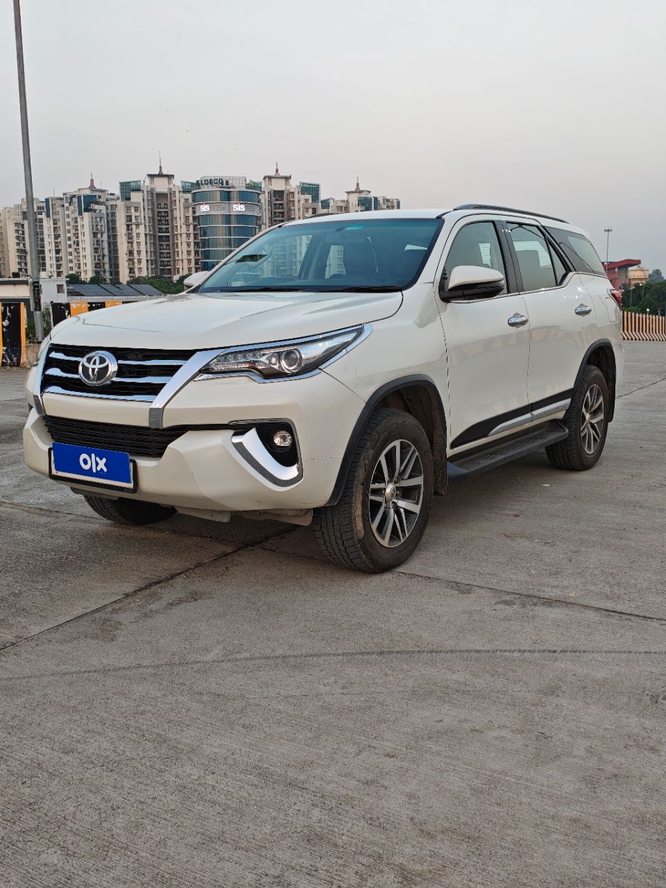 Toyota Fortuner 4X4 Automatic 2018 view 3