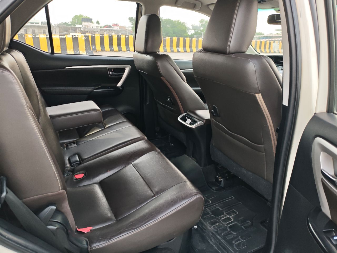 Toyota Fortuner 4X4 Automatic 2018 view 7